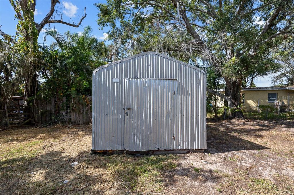 Image 23 of property listing at 818 28TH STREET CIRCLE E, Bradenton, FL 34203