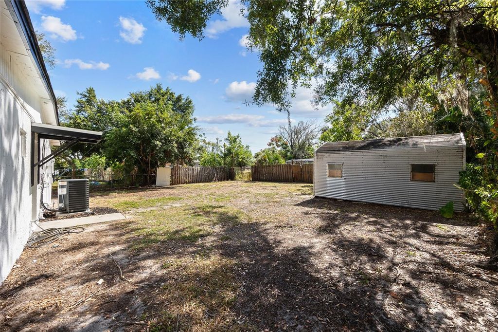 Image 26 of property listing at 818 28TH STREET CIRCLE E, Bradenton, FL 34203