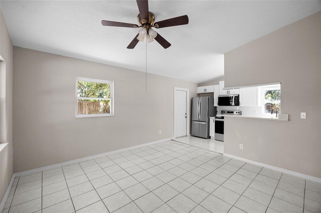 Image 7 of property listing at 818 28TH STREET CIRCLE E, Bradenton, FL 34203