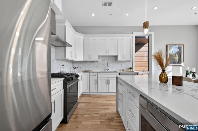 126 De Kalb Avenue 2, Jersey City, NJ 07306