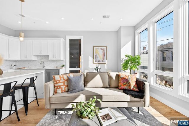 126 De Kalb Avenue 2, Jersey City, NJ 07306
