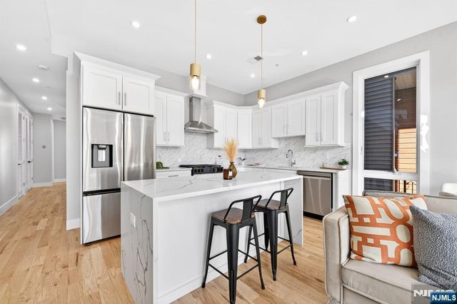 126 De Kalb Avenue 2, Jersey City, NJ 07306