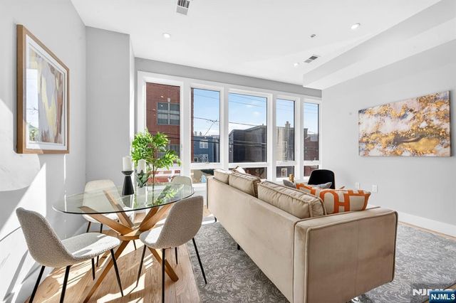 126 De Kalb Avenue 2, Jersey City, NJ 07306