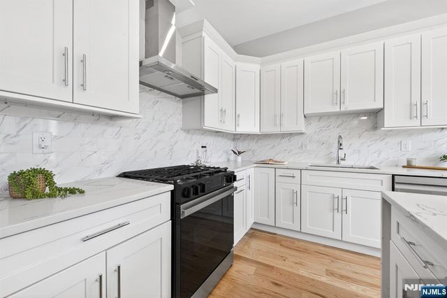 126 De Kalb Avenue 2, Jersey City, NJ 07306