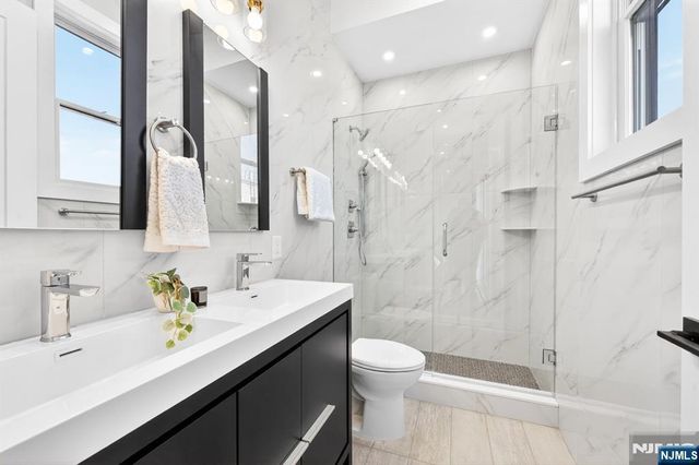 126 De Kalb Avenue 2, Jersey City, NJ 07306
