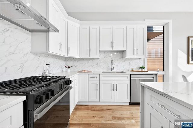 126 De Kalb Avenue 2, Jersey City, NJ 07306