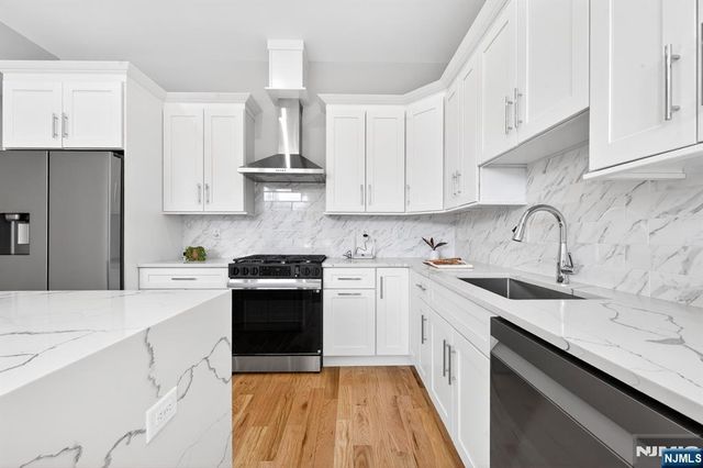 126 De Kalb Avenue 2, Jersey City, NJ 07306