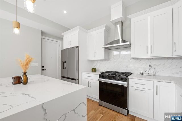 126 De Kalb Avenue 2, Jersey City, NJ 07306