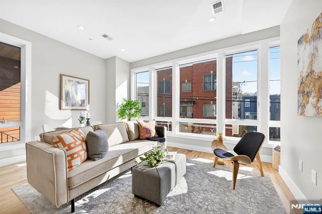 126 De Kalb Avenue 2, Jersey City, NJ 07306