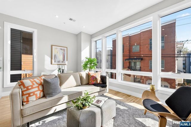 126 De Kalb Avenue 2, Jersey City, NJ 07306