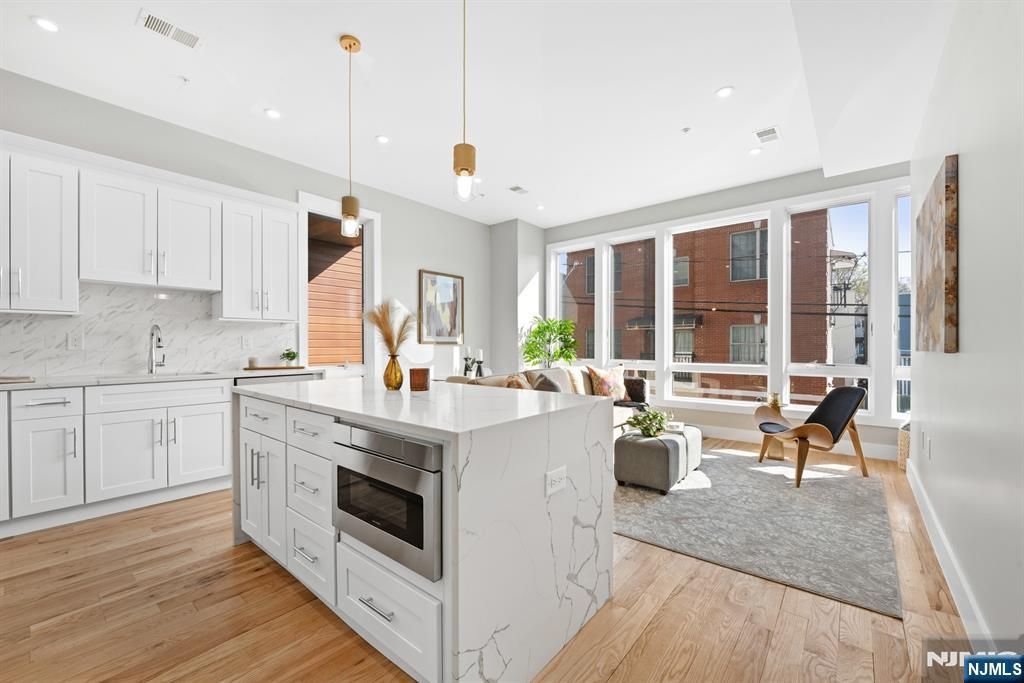 126 De Kalb Avenue 2, Jersey City, NJ 07306
