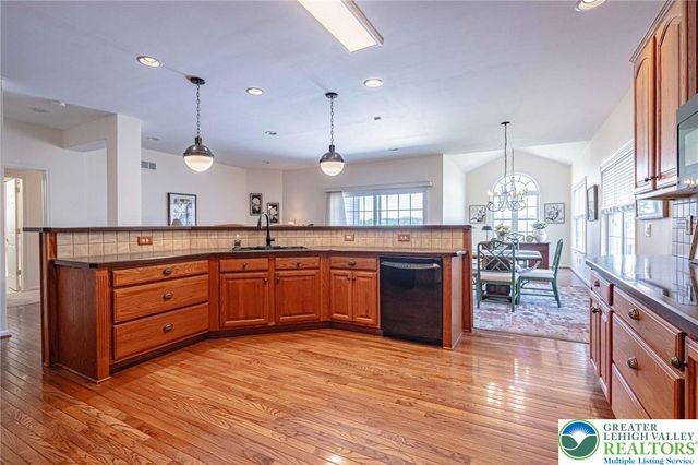 5010 Valley Stream Lane 90, Macungie Boro, PA 18062