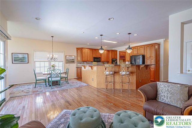 5010 Valley Stream Lane 90, Macungie Boro, PA 18062