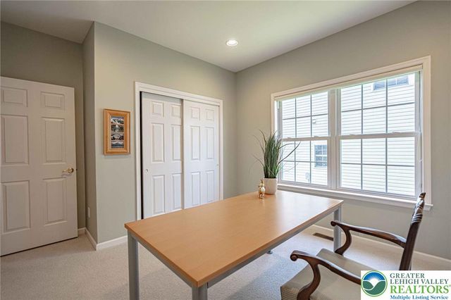 5010 Valley Stream Lane 90, Macungie Boro, PA 18062