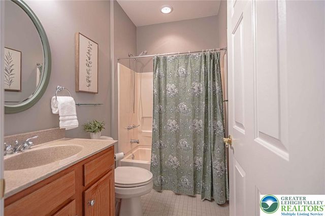 5010 Valley Stream Lane 90, Macungie Boro, PA 18062