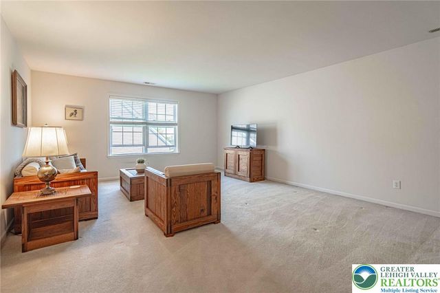 5010 Valley Stream Lane 90, Macungie Boro, PA 18062