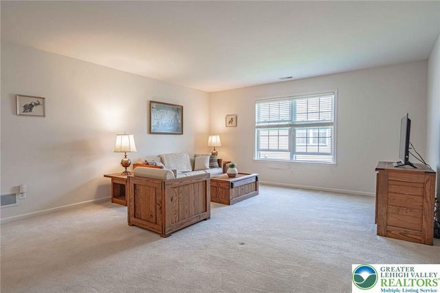 5010 Valley Stream Lane 90, Macungie Boro, PA 18062