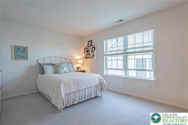 5010 Valley Stream Lane 90, Macungie Boro, PA 18062