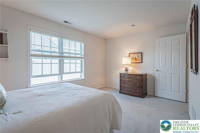 5010 Valley Stream Lane 90, Macungie Boro, PA 18062