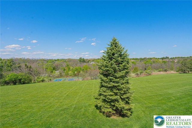 5010 Valley Stream Lane 90, Macungie Boro, PA 18062