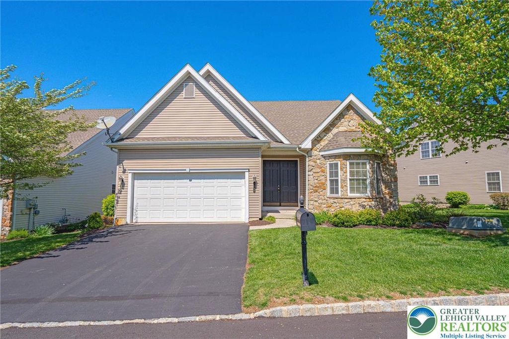 5010 Valley Stream Lane 90, Macungie Boro, PA 18062