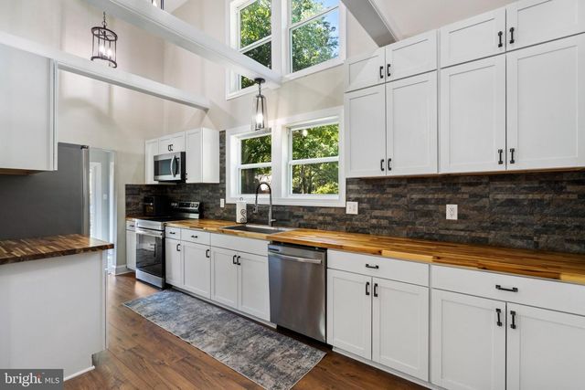 1071 HAMMONDS MILL RD, Hedgesville, WV 25427