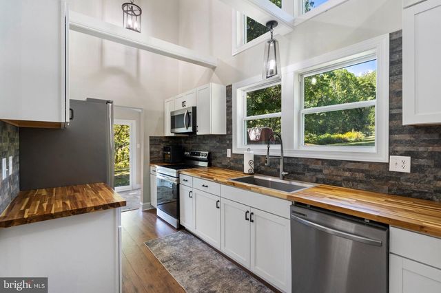 1071 HAMMONDS MILL RD, Hedgesville, WV 25427