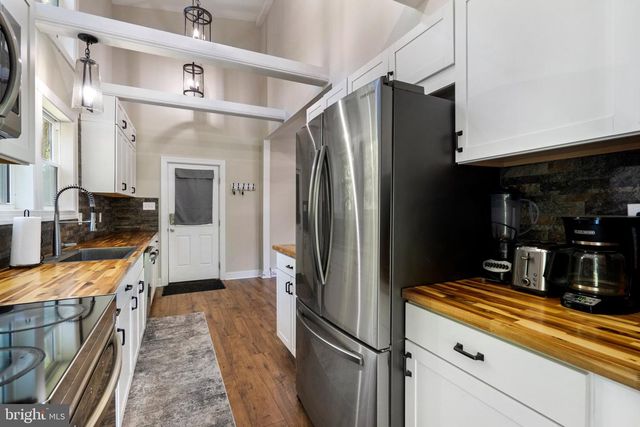 1071 HAMMONDS MILL RD, Hedgesville, WV 25427