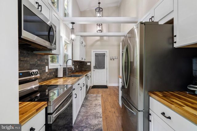 1071 HAMMONDS MILL RD, Hedgesville, WV 25427