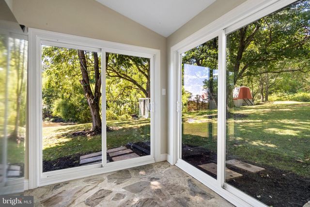 1071 HAMMONDS MILL RD, Hedgesville, WV 25427