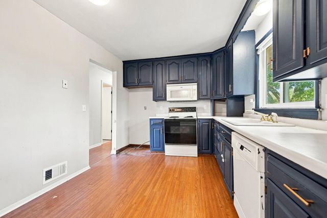 360 Brooks Avenue W, Roseville, MN 55113