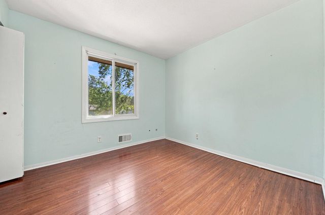 360 Brooks Avenue W, Roseville, MN 55113