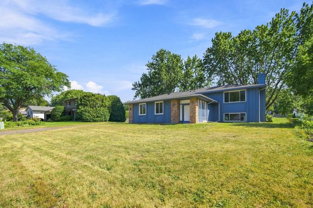 360 Brooks Avenue W, Roseville, MN 55113