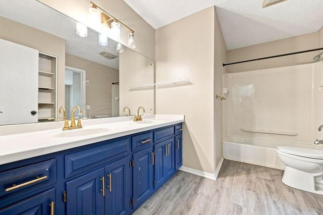 360 Brooks Avenue W, Roseville, MN 55113