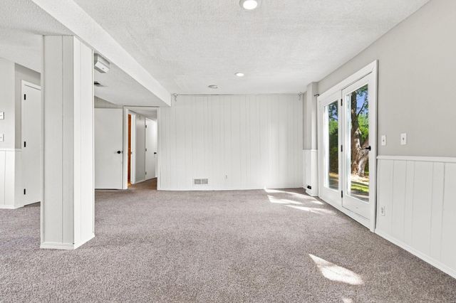 360 Brooks Avenue W, Roseville, MN 55113