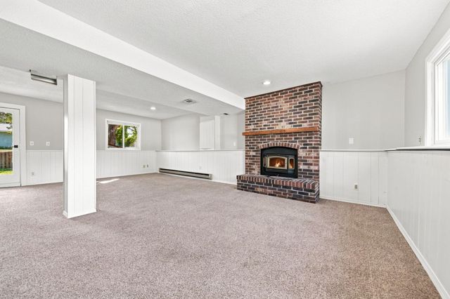 360 Brooks Avenue W, Roseville, MN 55113