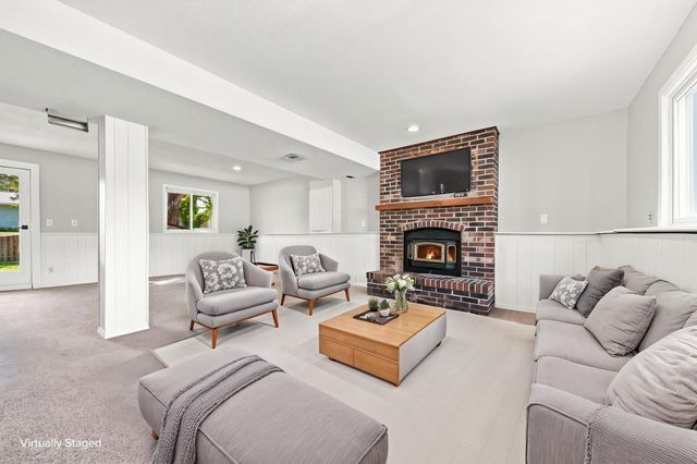 360 Brooks Avenue W, Roseville, MN 55113