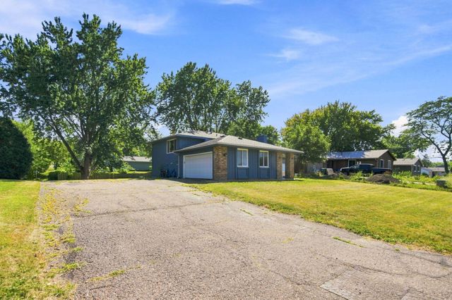 360 Brooks Avenue W, Roseville, MN 55113