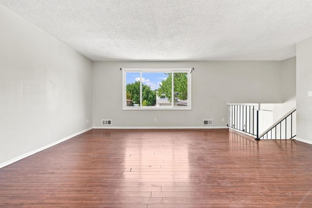 360 Brooks Avenue W, Roseville, MN 55113