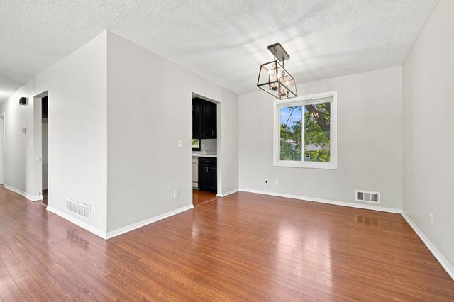 360 Brooks Avenue W, Roseville, MN 55113