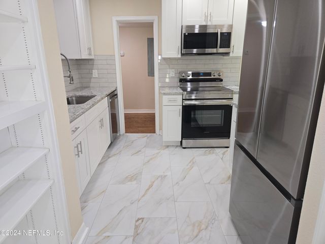 2531 LAKE SHORE Boulevard, Jacksonville, FL 32210