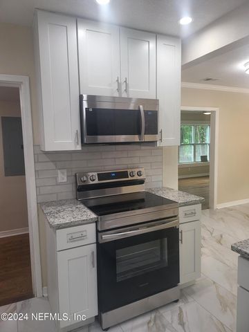 2531 LAKE SHORE Boulevard, Jacksonville, FL 32210