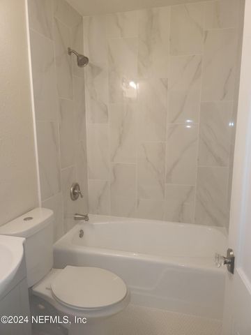 2531 LAKE SHORE Boulevard, Jacksonville, FL 32210