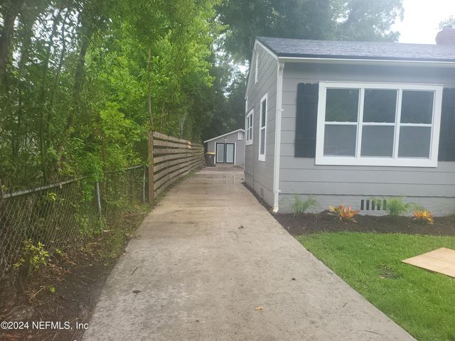 2531 LAKE SHORE Boulevard, Jacksonville, FL 32210
