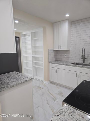 2531 LAKE SHORE Boulevard, Jacksonville, FL 32210
