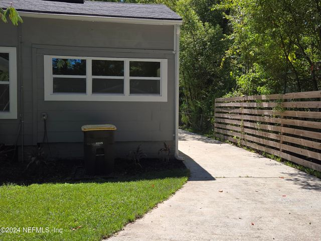 2531 LAKE SHORE Boulevard, Jacksonville, FL 32210