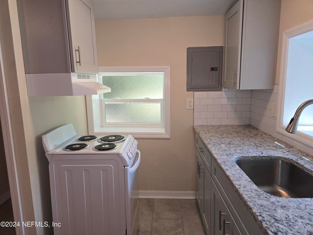 2531 LAKE SHORE Boulevard, Jacksonville, FL 32210