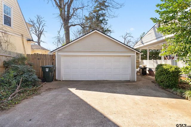 319 E 1st Street, Tyler, TX 75701