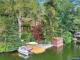 148 Pine Tree Road, Bloomingdale, NJ 07403