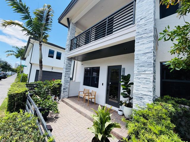 8288 NW 44th Terrace, Doral, FL 33166
